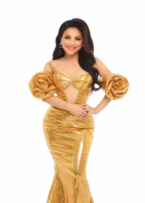 Hồng Ngọc giữ được vóc dáng thon gọn dù 3 lần sinh nở.