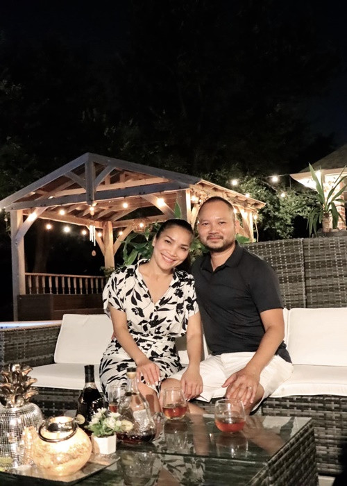 Cuộc sống của Hồng Ngọc đầy viên mãn khi cô được chồng yêu thương, chiều chuộng, có 3 người con ngoan ngoãn.