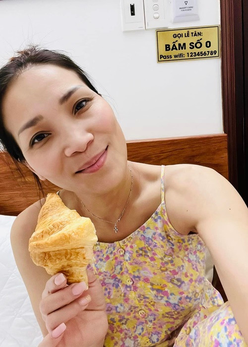 Gương mặt mộc của Hồng Ngọc đầy rạng rỡ, ít khuyết điểm khiến nhiều người phải ghen tỵ.