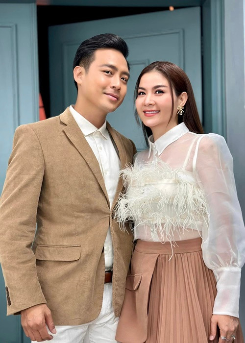 Diễn viên Thanh Duy chuyển khoản cho bà xã Kha Ly 100 triệu đồng để mừng Valentine 2022.