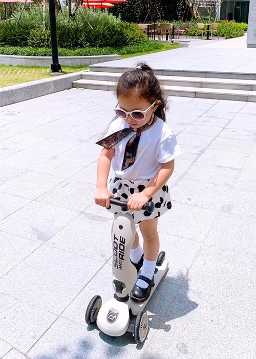 Nữ người mẫu từng chia sẻ, bố của bé Sophia hỗ trợ về mặt tài chính để cô nuôi con gái chung của hai người.