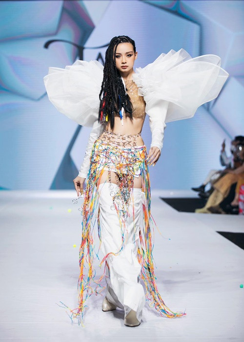 Tuy đăng quang cuộc thi quốc tế nhưng chân dài cao 1m86 lại chỉ có những hoạt động trong nước. Về điều này, Bảo Ngọc chia sẻ trên Lao Động hồi tháng 12/2022: “Khi Ngọc đăng quang cũng có một vài trục trặc nhỏ nên những lịch trình của mình không thể tiến hành luôn được. Tuy nhiên, Ngọc nghĩ đây là khoảng thời gian cần thiết để Ngọc có thể định hình những hoạt động trong một năm nhiệm kỳ, Ngọc muốn những hoạt động của mình sẽ có sự đầu tư và chuẩn bị kỹ lưỡng”.