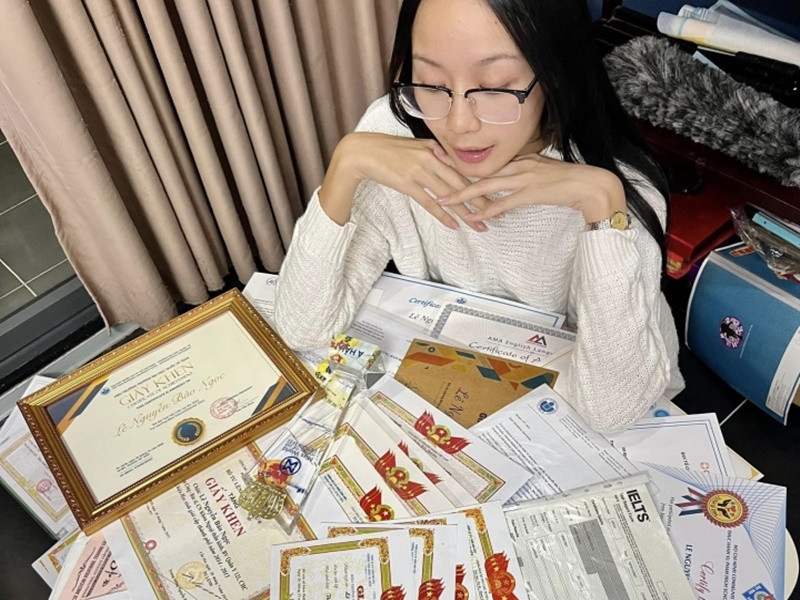 Bảo Ngọc vốn được xem là nàng hậu học giỏi. Cô đoạt được số thành tích trước khi đến với Hoa hậu Liên lục địa 2022 như chứng chỉ IELTS 8.0, học bổng SEED do Chính phủ Canada tài trợ, học bổng Nhà lãnh đạo Liên doanh của Quest Venture Singapore, Sinh viên 5 tốt, Trợ lý nghiên cứu khoa Quản trị Kinh doanh, đồng tác giả đề tài kinh tế đoạt giải 3 Hội nghị Sinh viên Nghiên cứu khoa học.