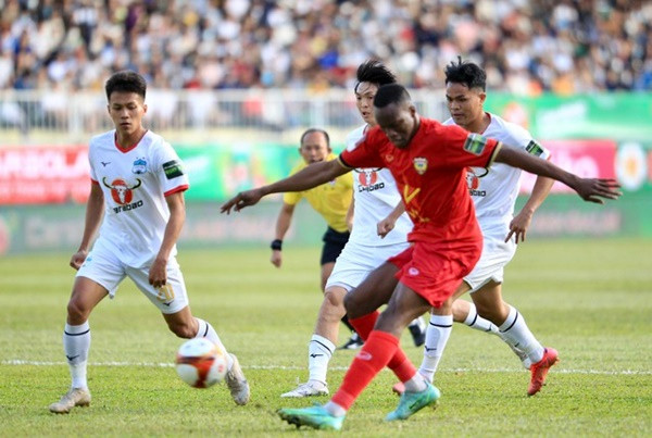 Tren doi vai Minh Vuong, HAGL co vuot qua thu thach khac nghiet?