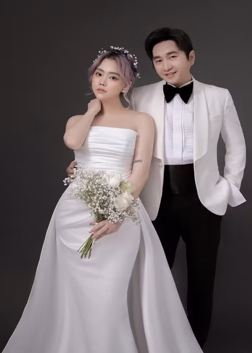 Bảo Anh xinh đẹp, gợi cảm trong hai mẫu váy cưới trắng.