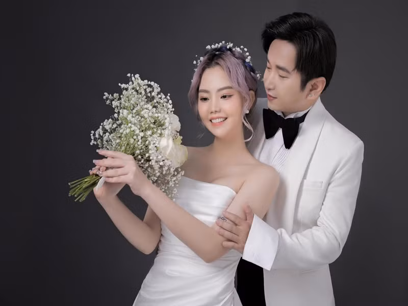 Đám cưới của Bằng Cường sẽ diễn ra vào ngày 4/2 tới đây. Nam ca sĩ và bạn gái đã chuẩn bị cho lễ cưới từ nhiều tháng trước.