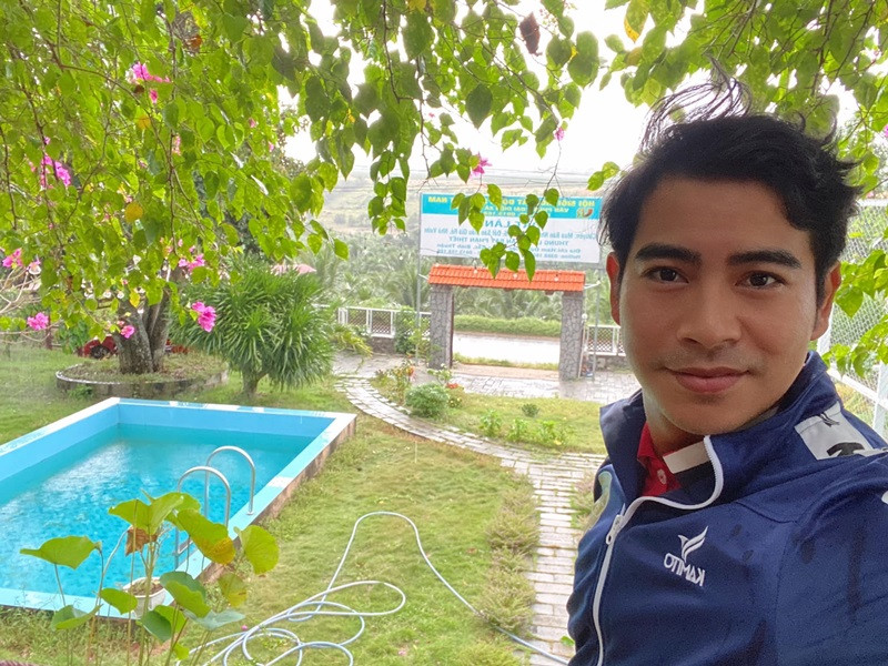 Nam diễn viên giữ mối quan hệ tốt với mẹ vợ và gia đình của vợ cũ. Thanh Bình từng viết: "Cảm ơn mẹ đã luôn tin và bên cạnh con". Phía mẹ của Ngọc Lan từng chia sẻ: "Mẹ và rất nhiều người tin con ngoan hiền, hiếu thảo, biết lo cho gia đình".