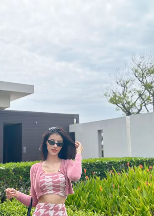 Mới đây, Kiều Loan tiếp tục lộ gương mặt khác lạ. Ảnh: FBNV