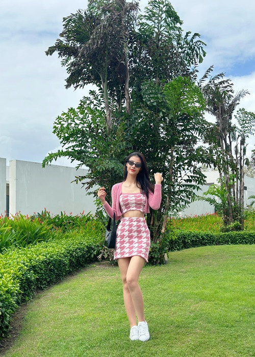 Một số cư dân mạng đặt nghi vấn nàng hậu tiếp tục chỉnh sửa gương mặt. Ảnh: FBNV