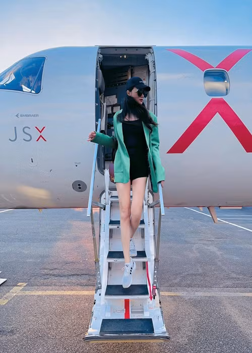 Tình duyên của Hương Giang khá lận đận. Người đẹp độc thân sau hai cuộc tình công khai với Matt Liu và Criss Lai.