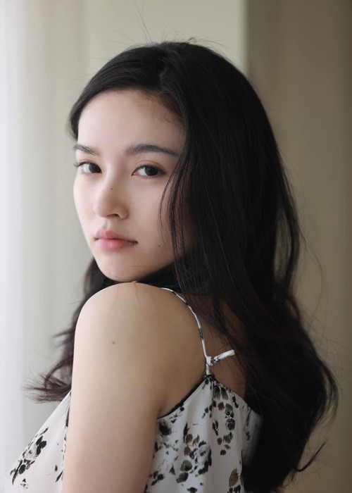 Nong Poy hạn chế tham gia showbiz trong vài năm trở lại đây.