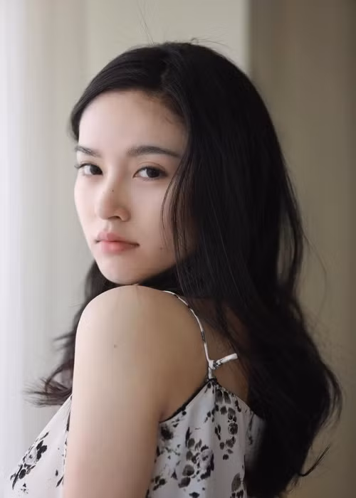 Nong Poy hạn chế tham gia showbiz trong vài năm trở lại đây.