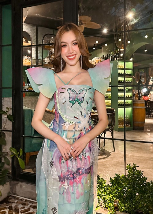 Thanh Thanh Huyền cạnh tranh vương miện Miss Charm 2023 cùng gần 40 thí sinh khác.