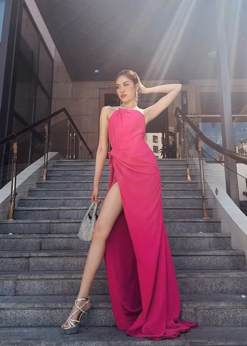 Thanh Thanh Huyen mac ho bao truoc ban ket Miss Charm 2023