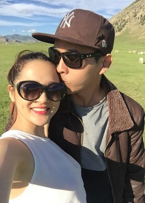 Năm 2019, cư dân mạng liên tục phát hiện ra bằng chứng Bảo Anh và bạn trai cũ đi du lịch chung. Hồ Quang Hiếu từng chia sẻ, một thời gian sau khi chia tay, anh và Bảo Anh quyết định làm lại từ đầu. Tuy nhiên, cả hai sau đó cảm thấy tính cách khó hòa hợp, không thể đi được đường dài với nhau nên quyết định chia tay một lần nữa. Ảnh: FBNV