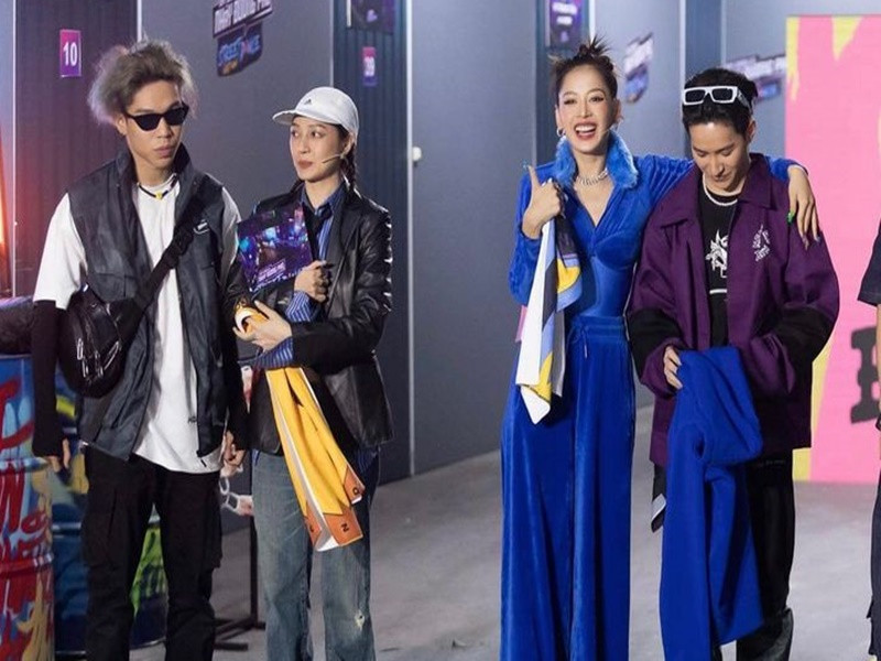 Ở cuộc thi, Bảo Anh từng thuyết phục Nega về team: "Chị biết cách làm cho bản thân tỏa sáng thì sẽ dùng phương pháp đó để giúp em tỏa sáng". Đáp lại nữ đội trưởng, chàng trai sinh năm 1999 hỏi khó: "Em có biết hát đâu?". Bảo Anh trả lời: “Dancer không biết hát nhưng chúng ta đều là những người nghệ sĩ". Cuối cùng, Nega vẫn quyết định về team của Bảo Anh. Ảnh: Instagram Sailor.D