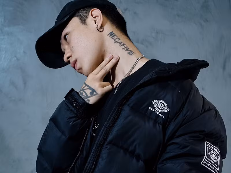 Dancer sinh năm 1999 có không ít hình xăm trên cơ thể. Ảnh: FBNV