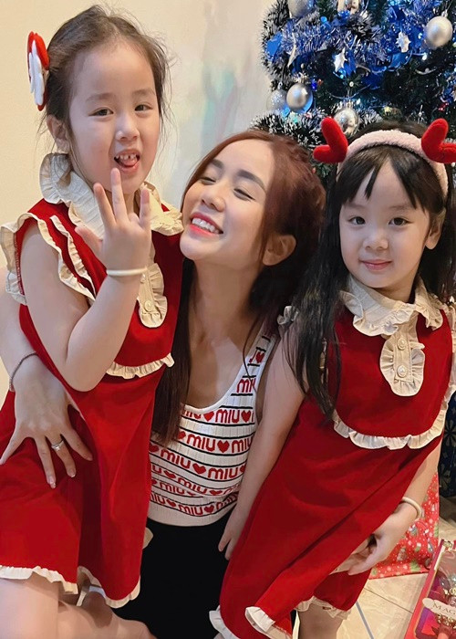 Hai con gái của Bảo Ngọc càng lớn càng xinh xắn.