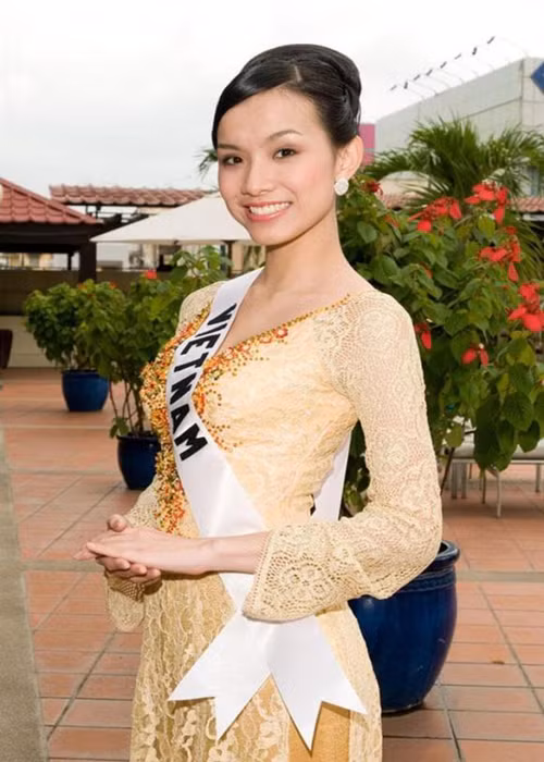 Nguyễn Thùy Lâm trở thành đại diện Việt Nam ở cuộc thi Miss Universe - Hoa hậu Hoàn vũ Thế giới 2008 sau khi đăng quang Hoa hậu Hoàn vũ Việt Nam 2008. Ở sân chơi quốc tế, Thùy Lâm lọt vào top 15. Ảnh: Hoa hậu Hoàn vũ Việt Nam