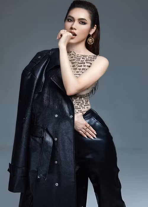 Năm 2022, khi Phillip thông báo sẽ kết hôn với Linh Rin, Hoàng My đăng tải status chúc mừng tình cũ. Nàng á hậu viết: "I'm so happy for you. Best wishes on your wonderful journey, as you build your new lives together. May the love you share today grow stronger as you grow old together. Happy marriage" (Tạm dịch: Em rất mừng cho anh. Em muốn gửi những lời chúc tốt đẹp nhất cho anh, khi anh xây dựng cuộc sống mới. Chúc cho tình yêu của anh ngày càng thăng hoa. Chúc mừng đám cưới của anh nhé!). Ảnh: FBNV