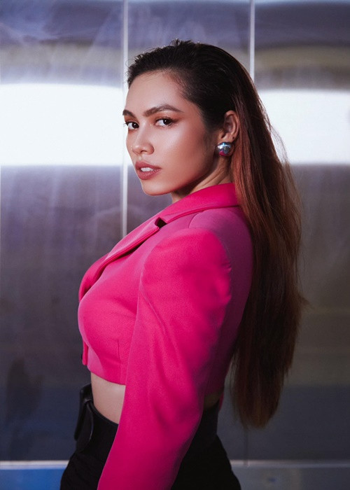 Năm 2015, Hoàng My mới tiết lộ chia tay Phillip vì chọn sự nghiệp điện ảnh. “Cho đến một thời điểm, tôi xác định mình sẽ ở lại mảnh đất Mỹ để làm phim vì tôi muốn cháy hết mình cho điện ảnh. Nhưng sự nghiệp của anh ấy thì ở Việt Nam. Vì thế, chúng tôi phải chọn lựa”, nàng á hậu chia sẻ trên Zing. Ảnh: FBNV