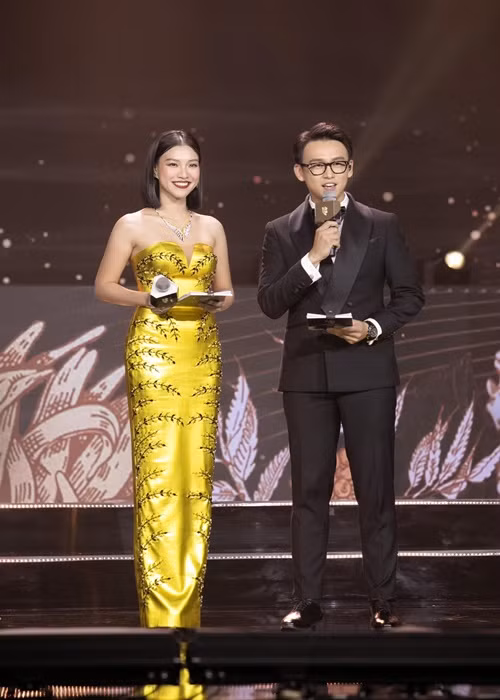 Hoàng Oanh bận rộn làm MC sau khi trở lại cuộc sống độc thân. Ảnh: FBNV