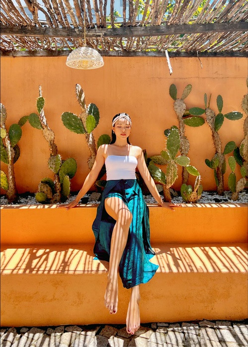 Nữ MC đã vượt qua được những tổn thương trong lòng, tìm lại bình an, hạnh phúc bên gia đình và con trai. Ảnh: FBNV