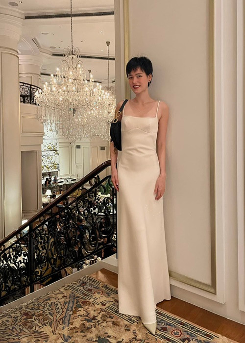 "Valentine năm nay của mình và anh bạn thân. Chúc mọi người mỗi ngày đều sẽ được yêu và hạnh phúc thật nhiều", Tuyết Lan viết. Ảnh: FBNV