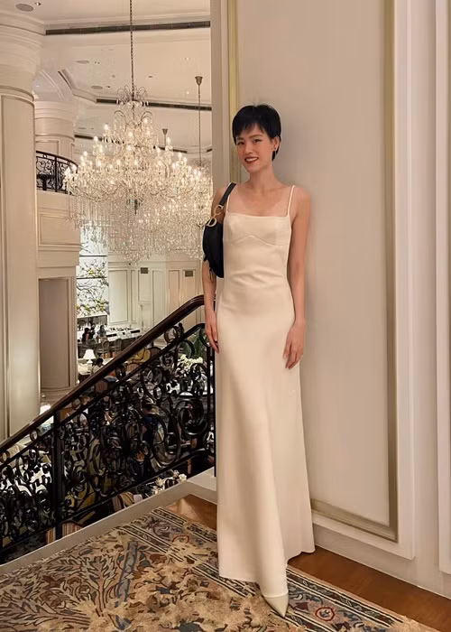 "Valentine năm nay của mình và anh bạn thân. Chúc mọi người mỗi ngày đều sẽ được yêu và hạnh phúc thật nhiều", Tuyết Lan viết. Ảnh: FBNV