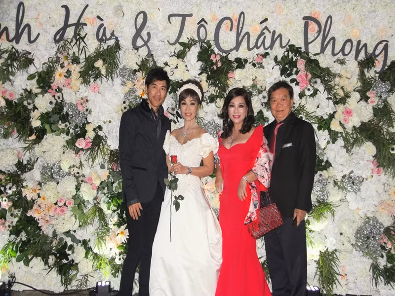 Khánh Hà không ngại đi chợ ở Mỹ tìm nguyên liệu nấu các món ăn Việt cho Tô Chấn Phong. Ảnh: Vietnamnet