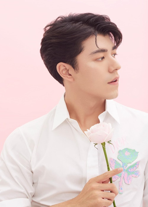 Bạn trai của Baifern Pimchanok là con trai của bà Pimpaka Siangsomboon, nữ diễn viên, Á hậu 2 Hoa hậu Thế giới Thái Lan 1988.