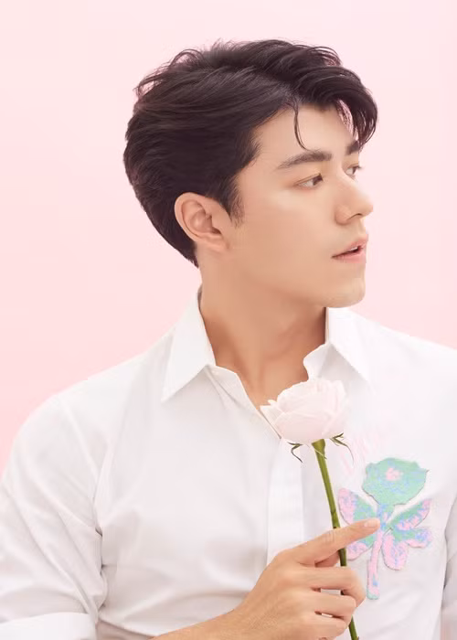 Bạn trai của Baifern Pimchanok là con trai của bà Pimpaka Siangsomboon, nữ diễn viên, Á hậu 2 Hoa hậu Thế giới Thái Lan 1988.