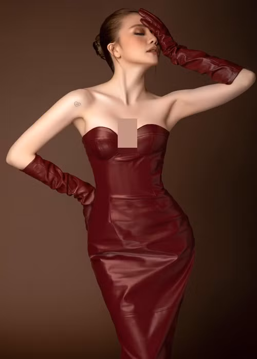 Mới đây, nữ ca sĩ bất ngờ nhắc về người cũ. “Tôi rất biết ơn người yêu cũ, vì để trở nên rực rỡ như ngày hôm nay, không thể phủ nhận là có đóng góp rất lớn từ sự phũ phàng của họ. Không phải họ muốn tổn thương tôi, mà chỉ miễn cưỡng đóng vai phản diện để khiến tôi trưởng thành hơn mà thôi", Thiều Bảo Trang viết trên trang cá nhân. Ảnh: FBNV