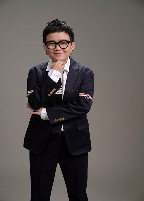 Sau khi không còn gắn bó với Thiều Bảo Trang, Phương Uyên không một lần nhắc về tình cũ tin đồn. Tuy nhiên, Phương Uyên từng vướng nghi vấn gọi cuộc tình với Thiều Bảo Trang là nỗi đau. Cụ thể, Phương Uyên viết trên trang cá nhân hồi tháng 2/2022: “Cuối cùng cũng sẽ có người giúp bạn quên đi nỗi đau của quá khứ và cùng bạn hướng về tương lai với những điều tốt đẹp nhất”. Ảnh: FBNV