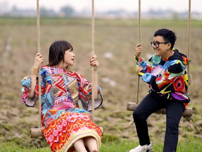 Đến nay, cả hai vẫn luôn sát cánh bên nhau trong cuộc sống lẫn công việc. Ảnh: FBNV