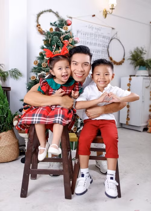 Trong mắt Quốc Nghiệp, con trai rất quậy và gương mặt hiếu động từ ngày xưa nhưng rất đáng yêu còn con gái hồn nhiên, dễ thương.