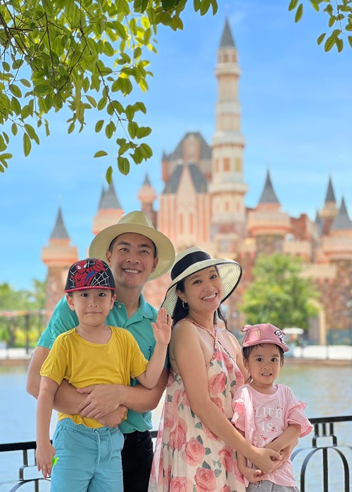 Anh em hoàng tử xiếc Quốc Cơ - Quốc Nghiệp đã lập gia đình. Quốc Cơ kết hôn với MC Hồng Phượng.