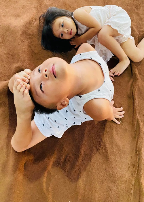 Quốc Nghiệp cũng dạy các con làm xiếc từ nhỏ.