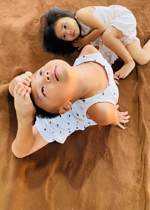 Quốc Nghiệp cũng dạy các con làm xiếc từ nhỏ.