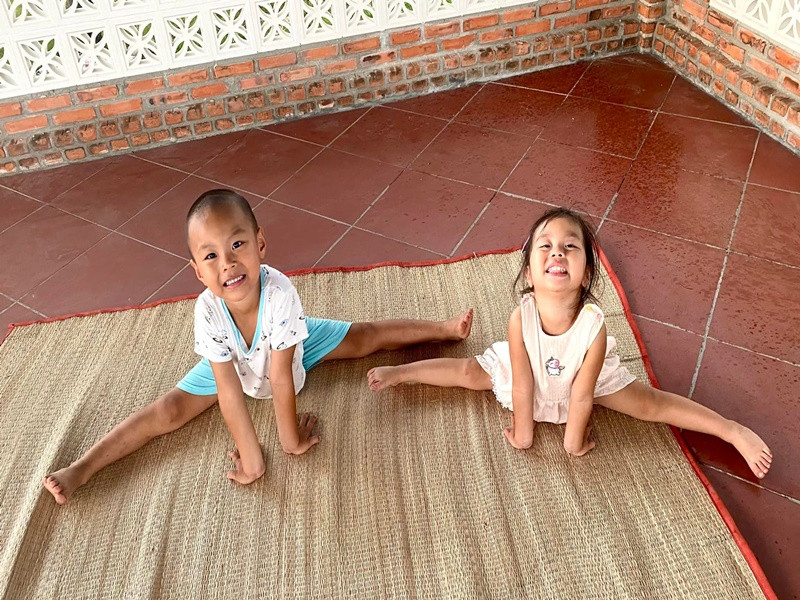 Hùng Tâm và Tâm An thể hiện khả năng xoạc ngang.