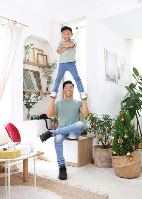 Con trai Quốc Nghiệp rất dạn dĩ khi diễn xiếc bởi cậu nhóc đã biểu diễn cùng ba rất nhiều lần.