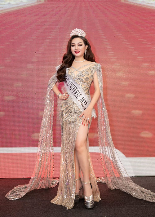 Chung kết Mrs Universe 2022 - Hoa hậu Quý bà Hoàn vũ 2022 vừa khép lại với chiến thắng thuộc về đại diện CH Udmurtia. Đại diện Việt Nam Hoàng Thanh Nga giành danh hiệu á hậu 1.