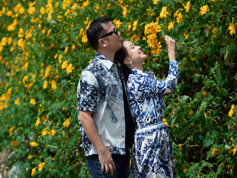 Trong cuộc phỏng vấn với Dân Trí, Vân Hugo cho biết, cô và ông xã có thể nói chuyện với nhau cả ngày mà không chán.