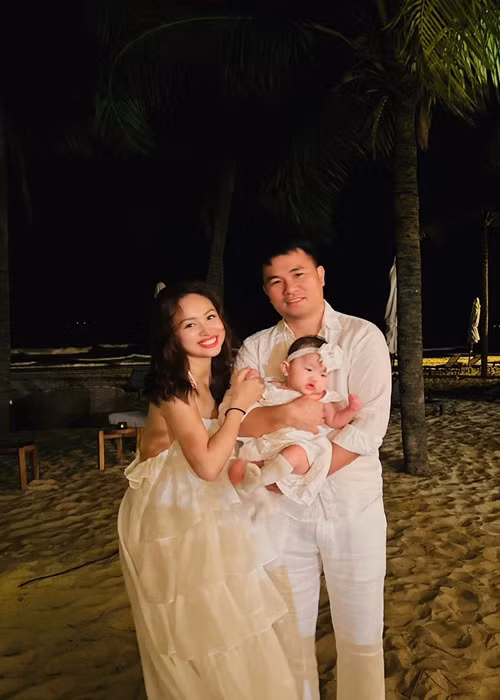 Cặp đôi về chung một nhà năm 2020. 2 năm sau, Vân Hugo sinh con gái.