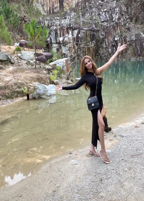 Nữ ca sĩ từng chia sẻ, cô ăn mặc gợi cảm vì chồng không bao giờ ghen.