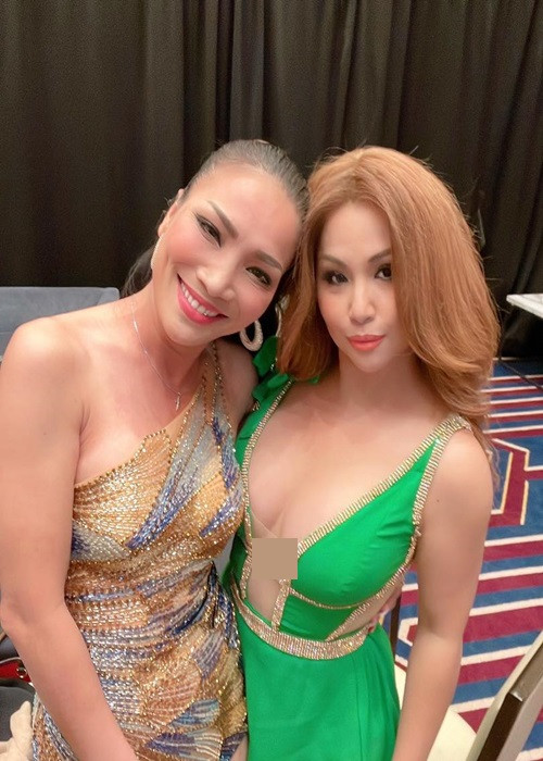 Vietnamnet dẫn lời Minh Tuyết: "Nhiều ca sĩ trẻ ở Việt Nam mặc lên sân khấu còn sexy hơn tôi, Tóc Tiên chẳng hạn. Nhiều ca sĩ mặc y chang chiếc áo của tôi mà không bị gán mác ca sĩ sexy. Nhiều lần tôi tự hỏi sao lại thế, rồi tự nhủ có khi do 3 vòng của mình lố quá nên bị gán mác vậy. Tôi không muốn mang danh ca sĩ sexy chút nào nhưng đành vậy".