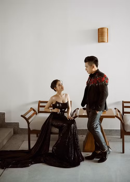 Ngọc Bích từng chia sẻ, với vợ chồng cô, tình yêu trước và sau hôn nhân, kể cả khi đã có con thì vẫn luôn mới.