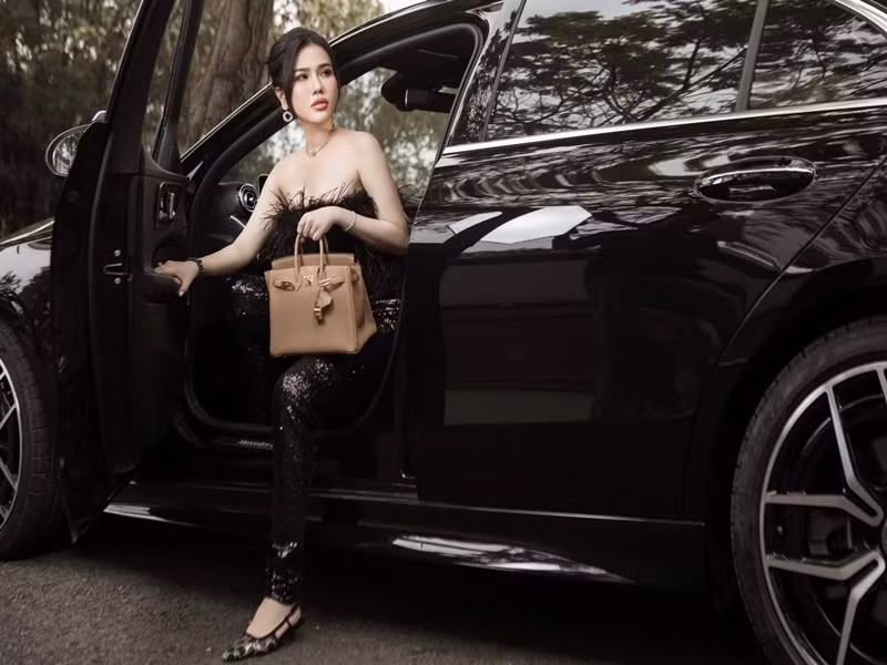 Chị gái Ngọc Trinh hiện tại có cuộc sống sang chảnh.