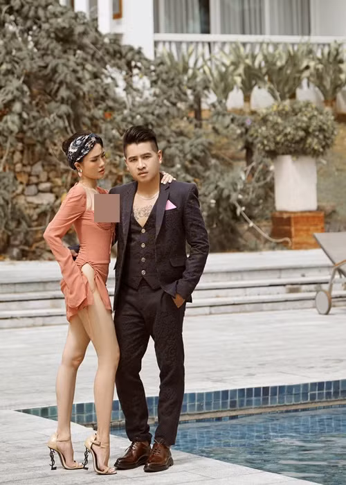 Năm 2020, Ngọc Bích được Tiêu Quang tặng nhẫn kim cương trong ngày sinh nhật.