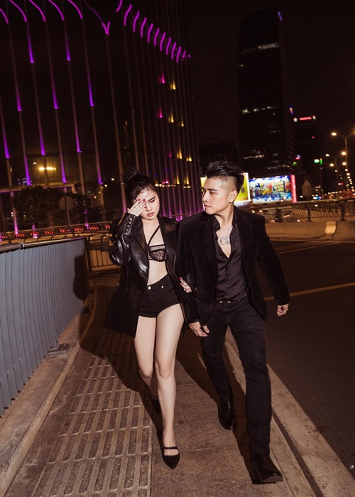 Chị gái Ngọc Trinh trẻ trung, quyến rũ, chẳng trách chồng kém tuổi cưng chiều.